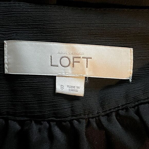 New! LOFT Black Lightweight Skirt. Size 8. - Picture 3 of 4